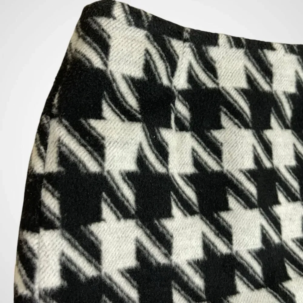 🆕 Amanda & Chelsea Houndstooth Skirt